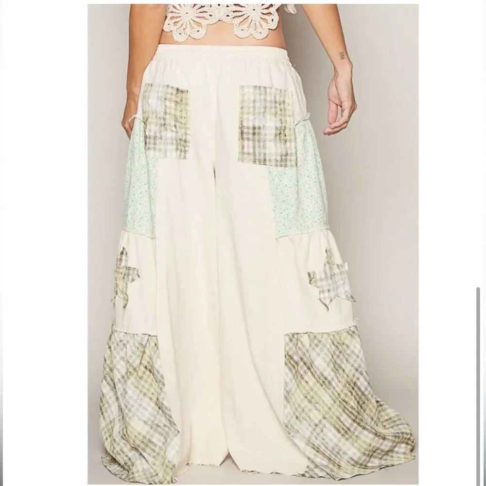 New POL “The Brielle" Oatmilk Wide Leg Plaid Star Pants Jeans